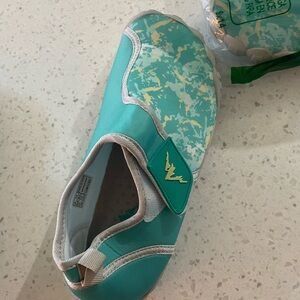 Women’s Water Shoes 7.5 NWOT